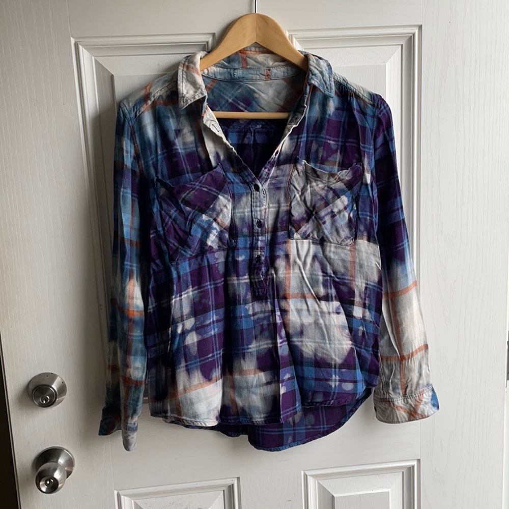 Distressed acid wash flannel top 🤠